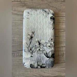 Vintage Press Open Black White Floral Metal Frame Women Wallet Purse EUC